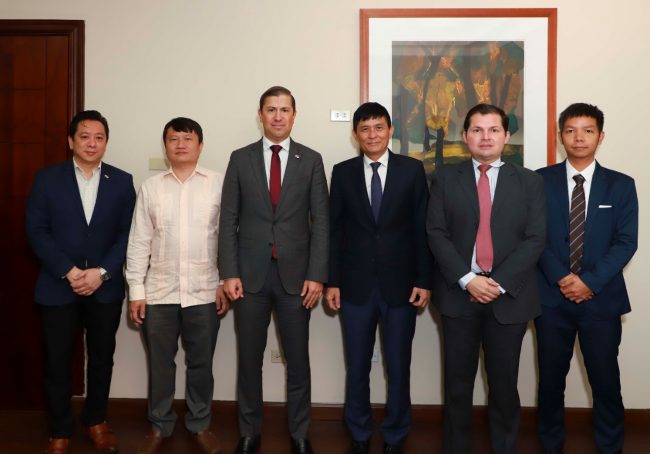 reunión MICI Delegación Vietnam