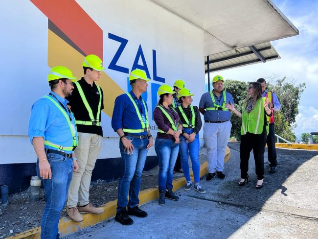 Personal de ZF en gira 1