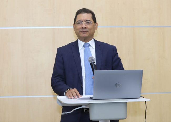 Secretario Omar B.
