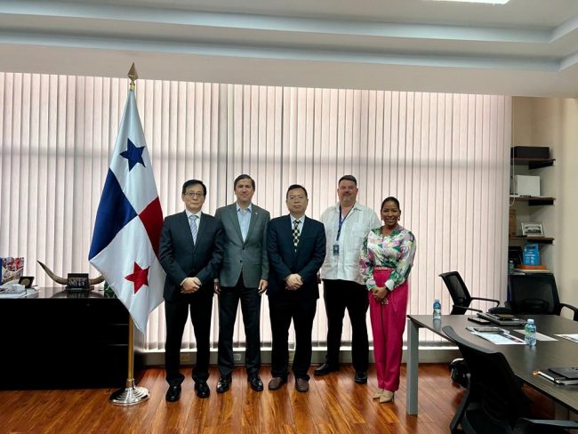 reunión VM Sosa con Huatong