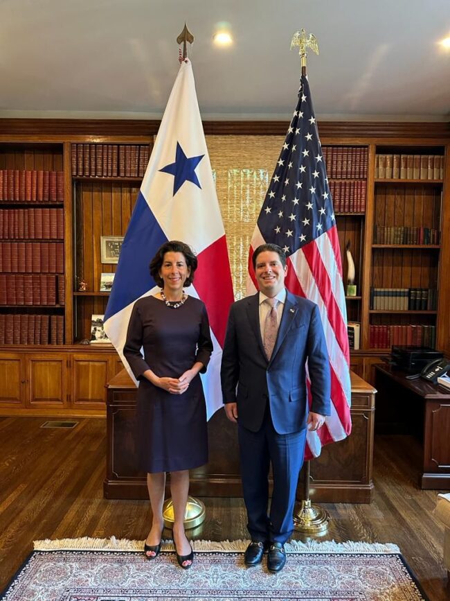 Ministro Federico Alfaro Boyd y Gina Raimondo Sec. Comercio USA