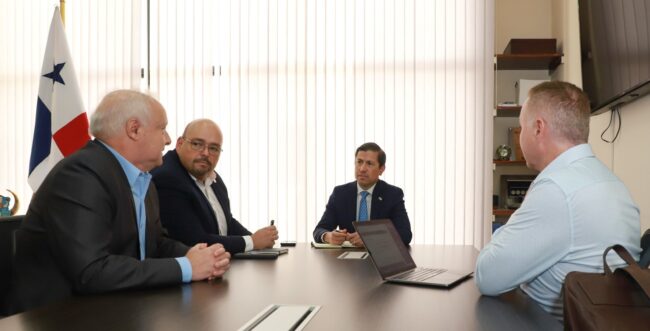 VM Juan Carlos Sosa con presidentes de Apatel y Alap