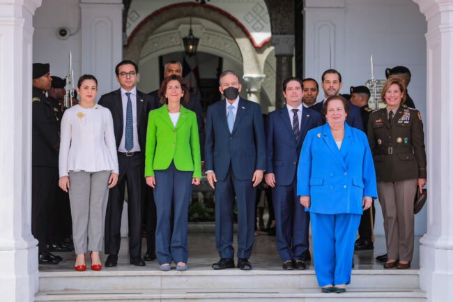 Visita de Gina Raimondo