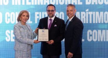 Directivos de BASC entregan reconocimiento al ministro Moltó