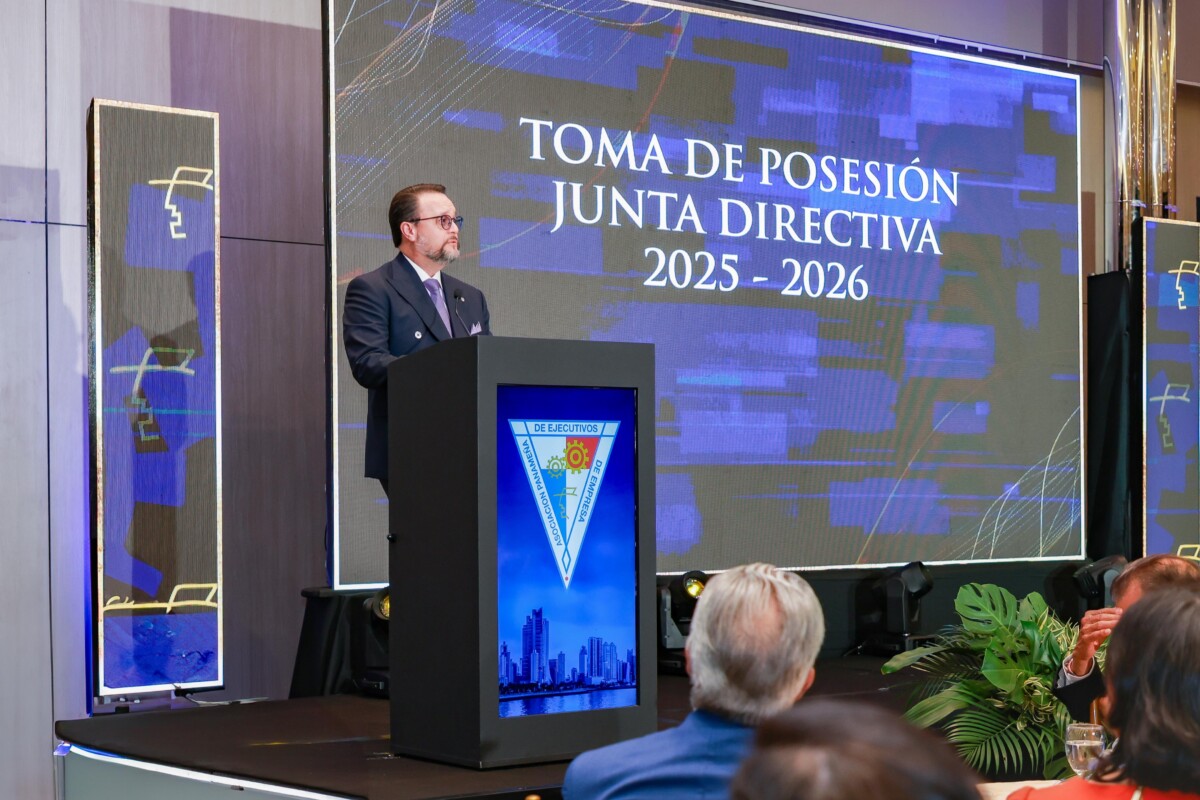 Gobierno reafirma compromiso con el sector privado en toma de posesión de APEDE
