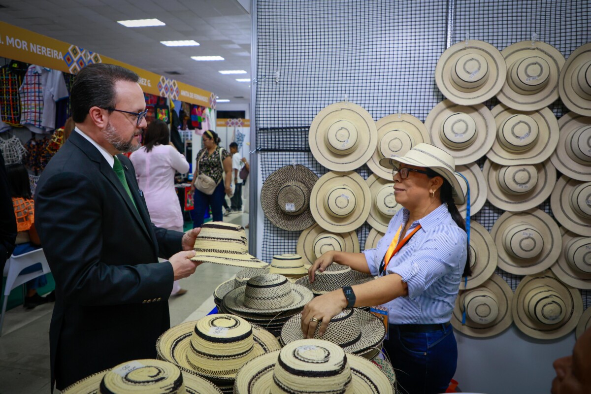MICI reafirma su compromiso con la cultura y el talento panameño en la XLV Feria Nacional de Artesanía