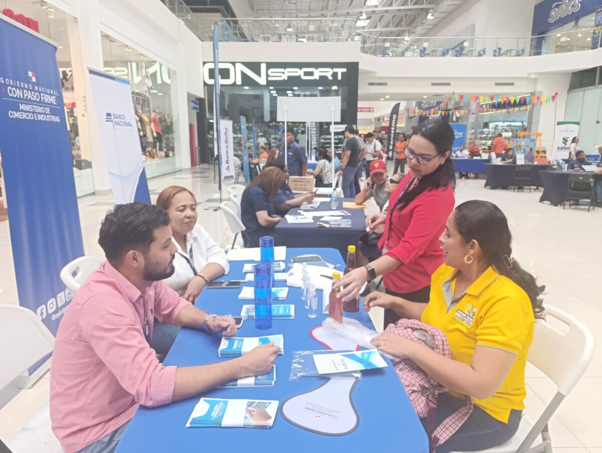 Sistema Integrado de Trámites genera interés durante participación del MICI en feria provincial