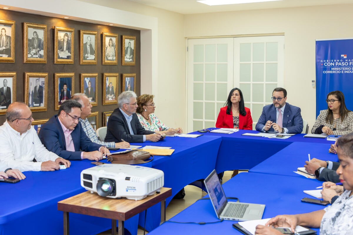 Ministro Moltó impulsa agenda técnica y consensuada con el sector agroindustrial para fortalecer la producción nacional