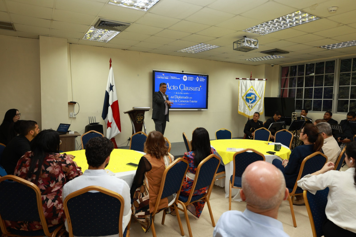 Crece el interés por exportar en Panamá: 34 participantes culminan diplomado en comercio exterior